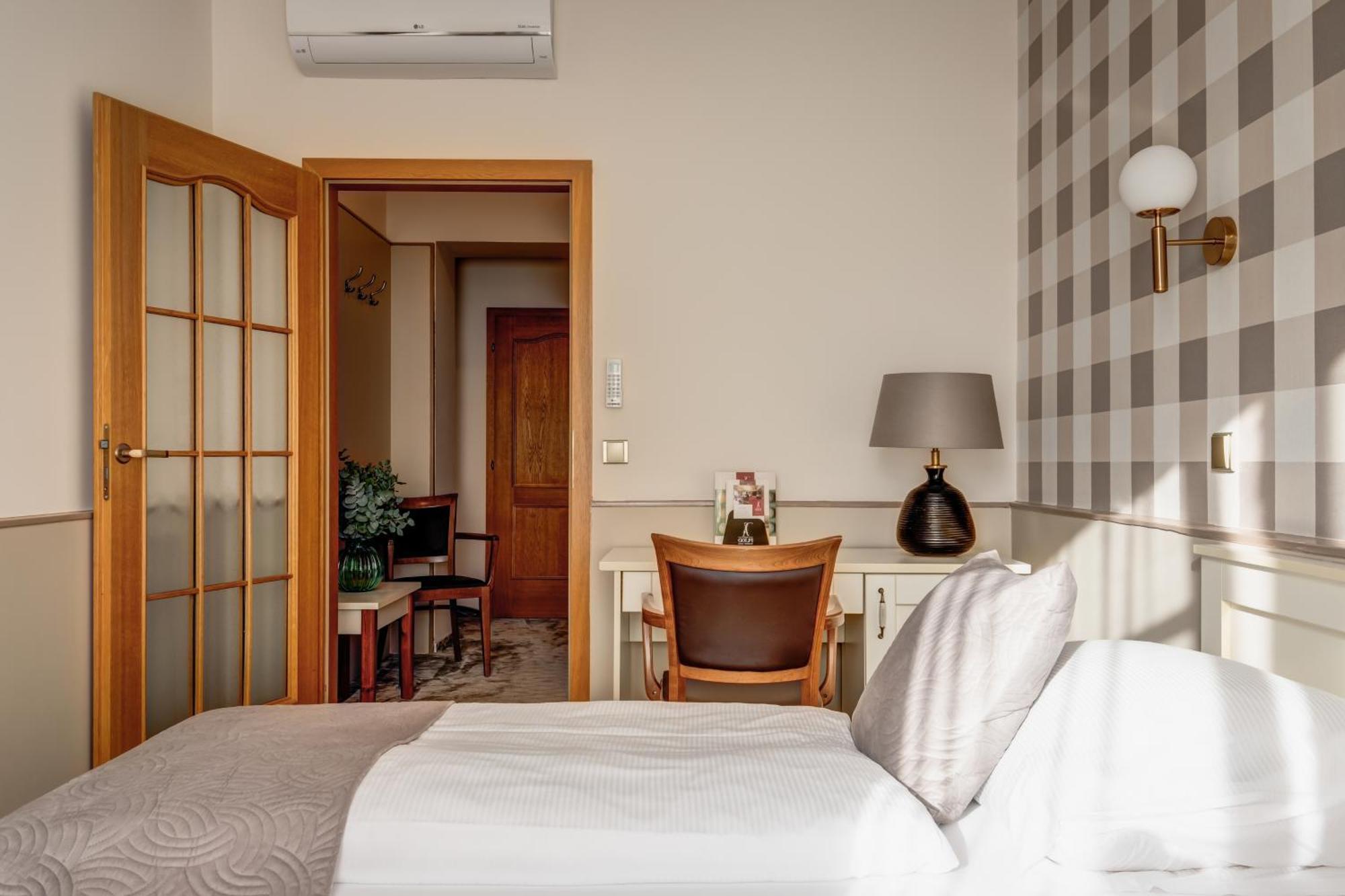 Hotel Golfi Poděbrady Extérieur photo
